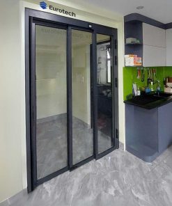 Cua Slim Truot Quay 3 Canh Ngan Phong Bếp