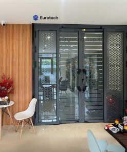 Cua Ttruot Quay Vip 68 Kết Hợp Tấm Kính Trang Trí Cnc01