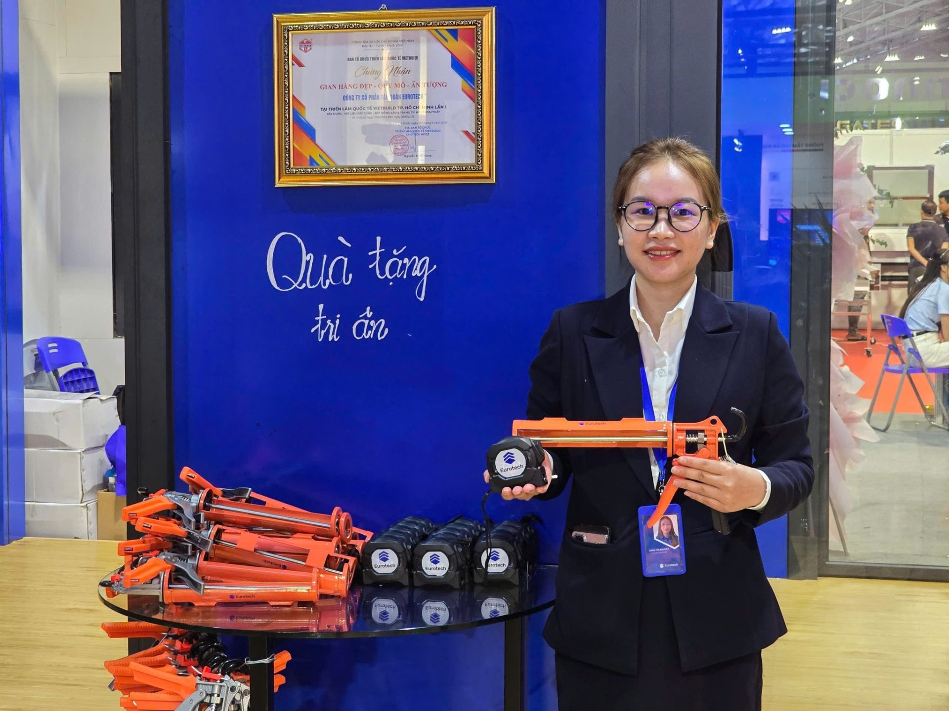 Quà tặng Tri Ân đặc biệt tại Gian Hàng Cửa trượt quay Eurotech – Nơi Hội Tụ Công Nghệ -Thiết Kế Được Vinh Danh Ấn Tượng Nhất Vietbuild HCM 2025